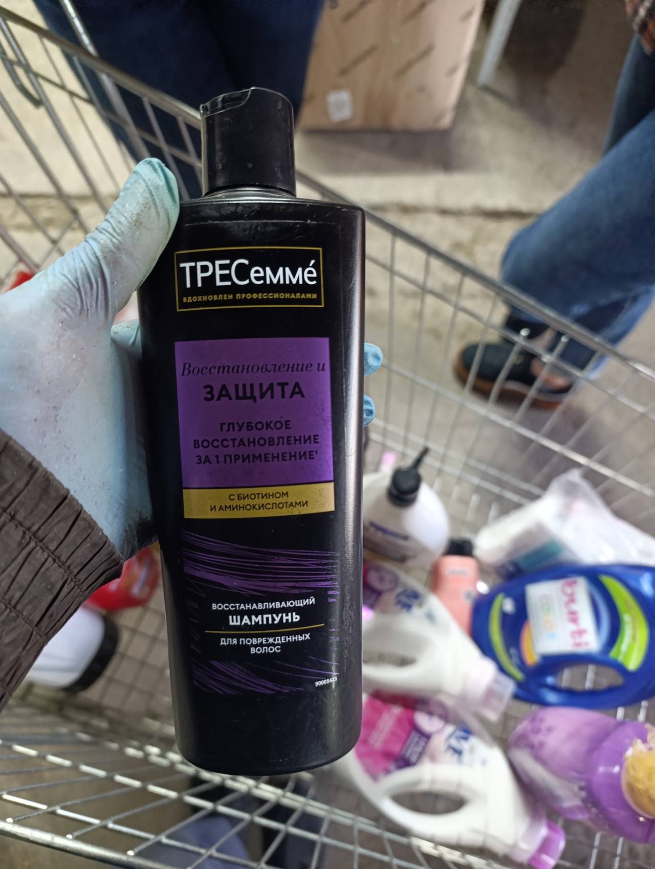 TRESemmé Восстанавливающий шампунь для поврежденных волос