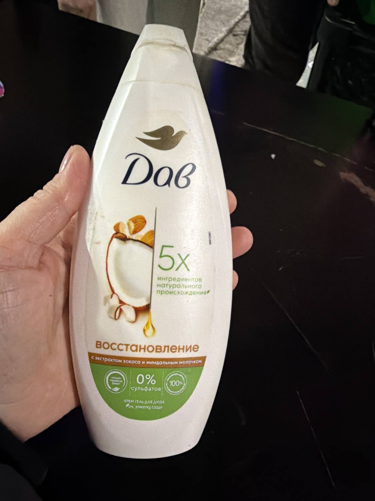 Крем-гель для душа Dove Восстановление с экстрактом кокоса и миндальным молочком