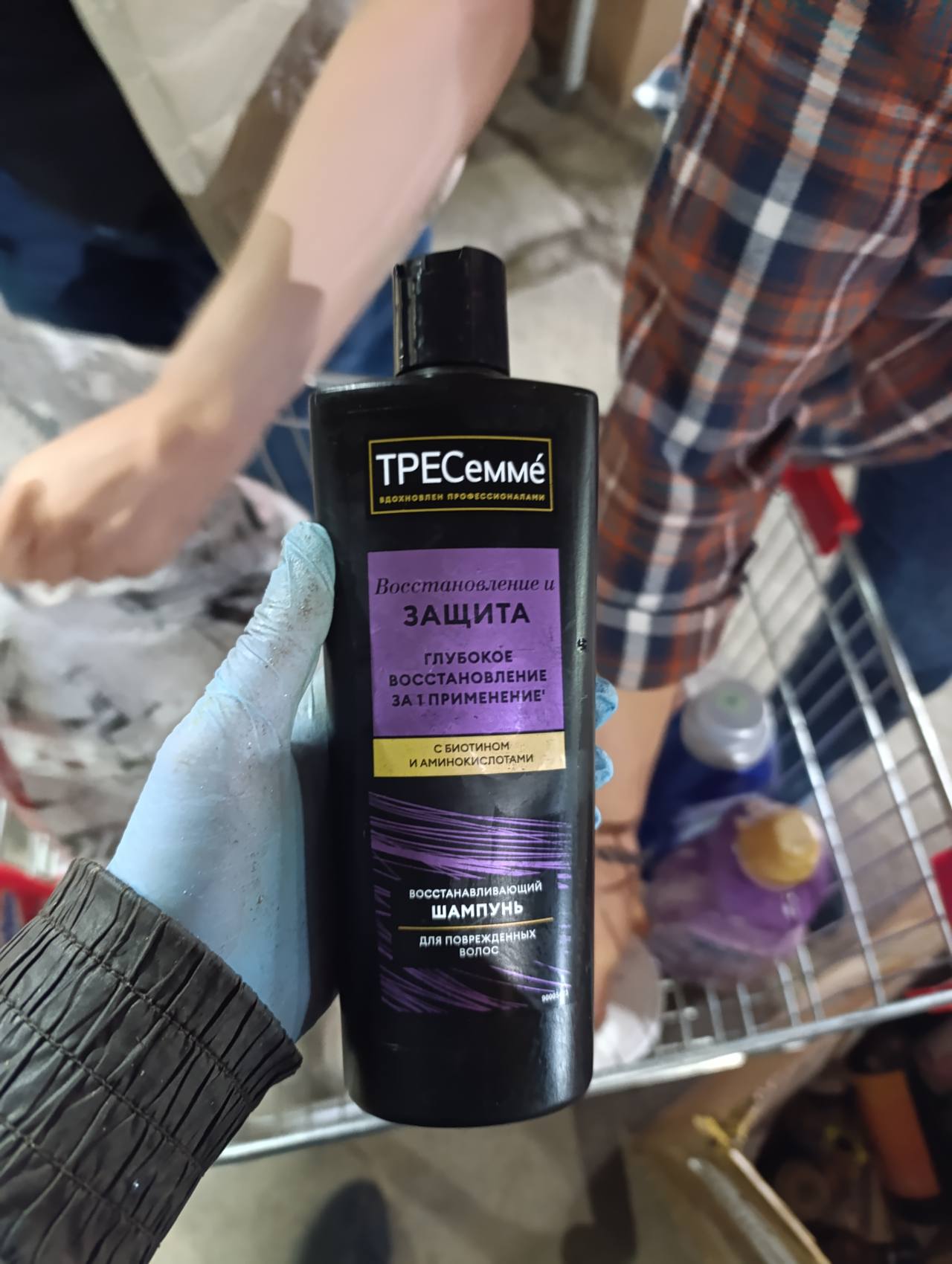 TRESemmé Восстанавливающий шампунь для поврежденных волос