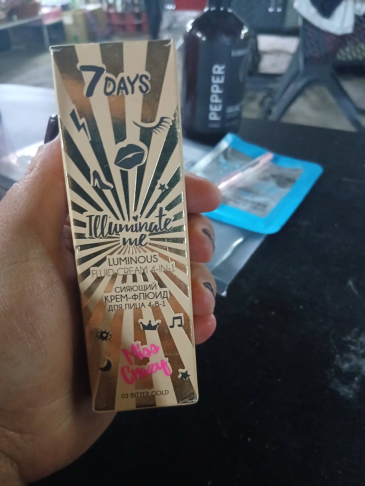 Сияющий крем-флюид для лица 4-в-1 Illuminate me Miss Crazy 02 Bitter Gold