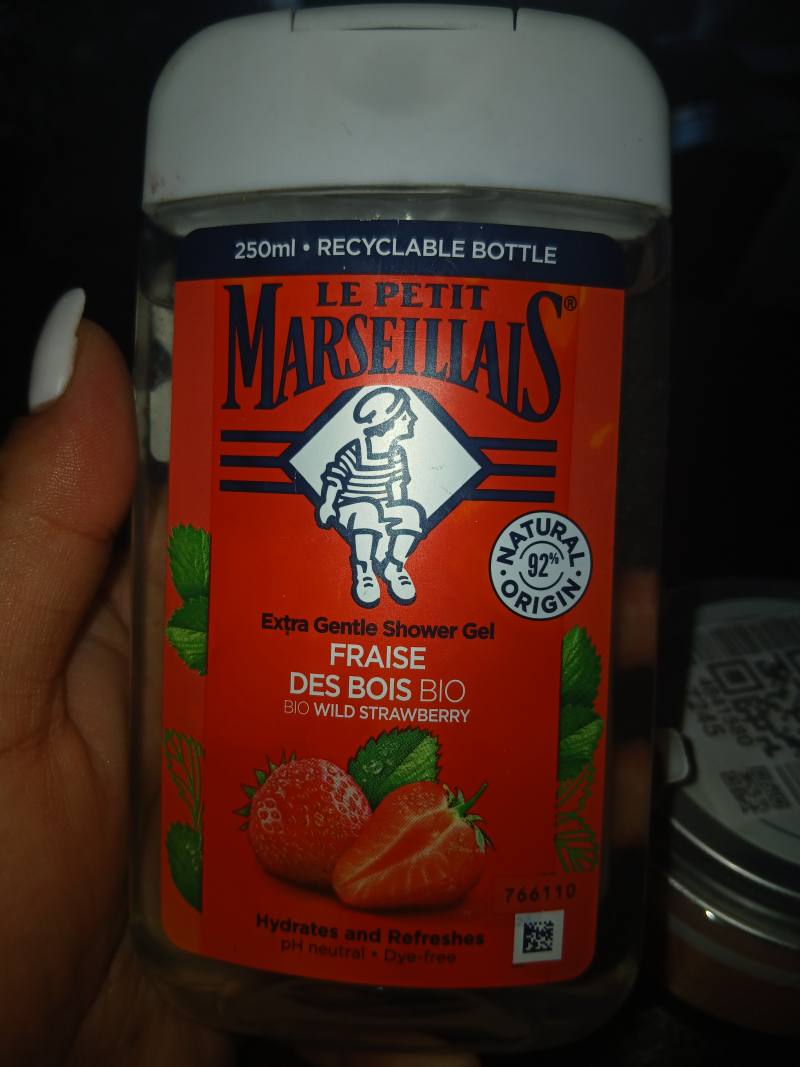Гель для душа Le Petit Marseillais Extra Gentle Shower Gel Fraise Des Bois Bio (Дикая клубника)