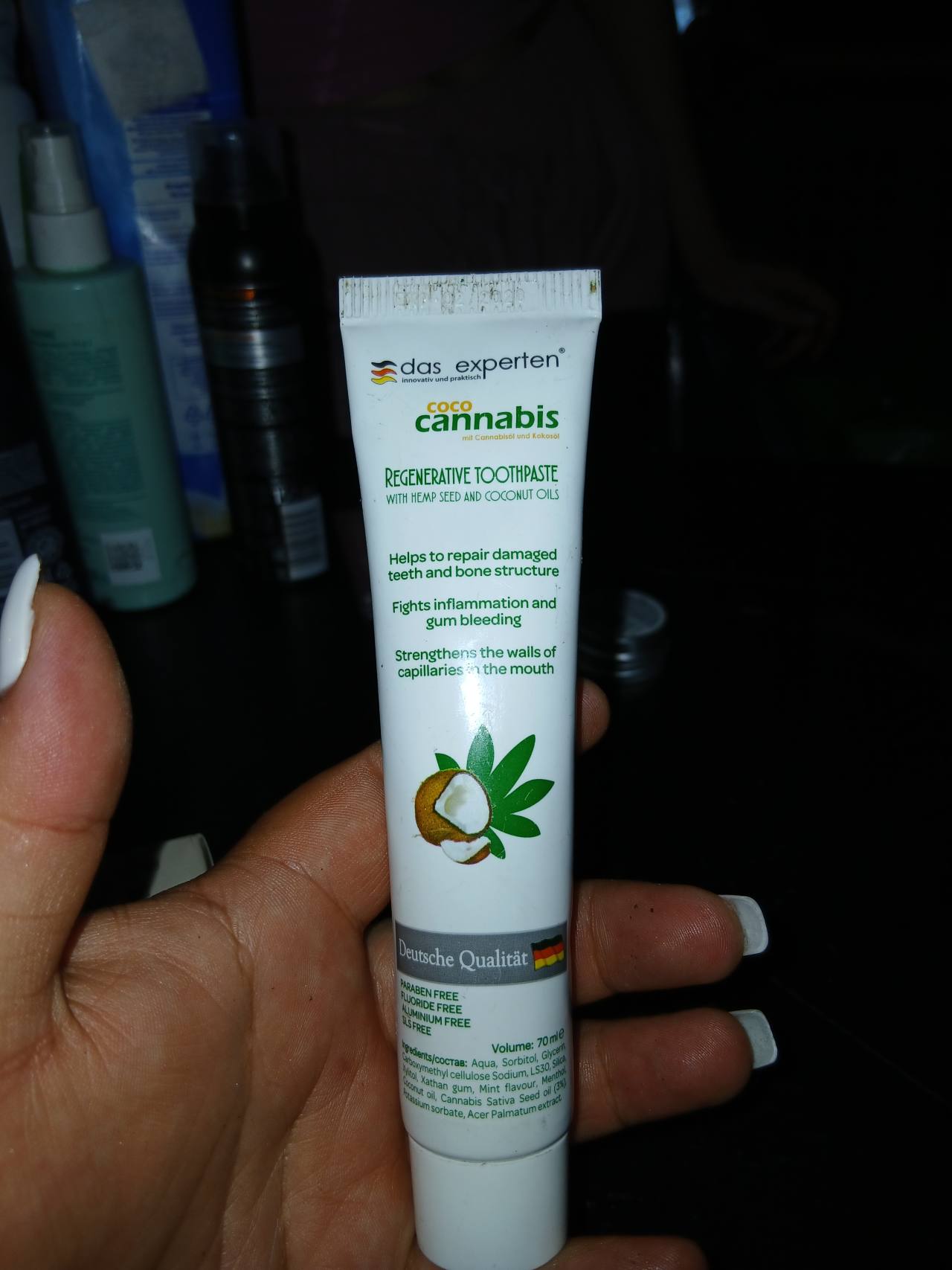 Регенерирующая зубная паста Coco Cannabis с конопляным маслом и кокосовым маслом