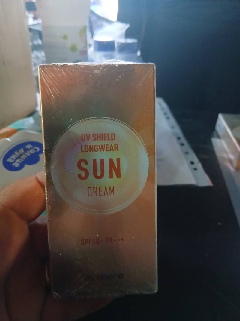 SUN CREAM UV SHIELD LONGWEAR SPF50+ PA+++
