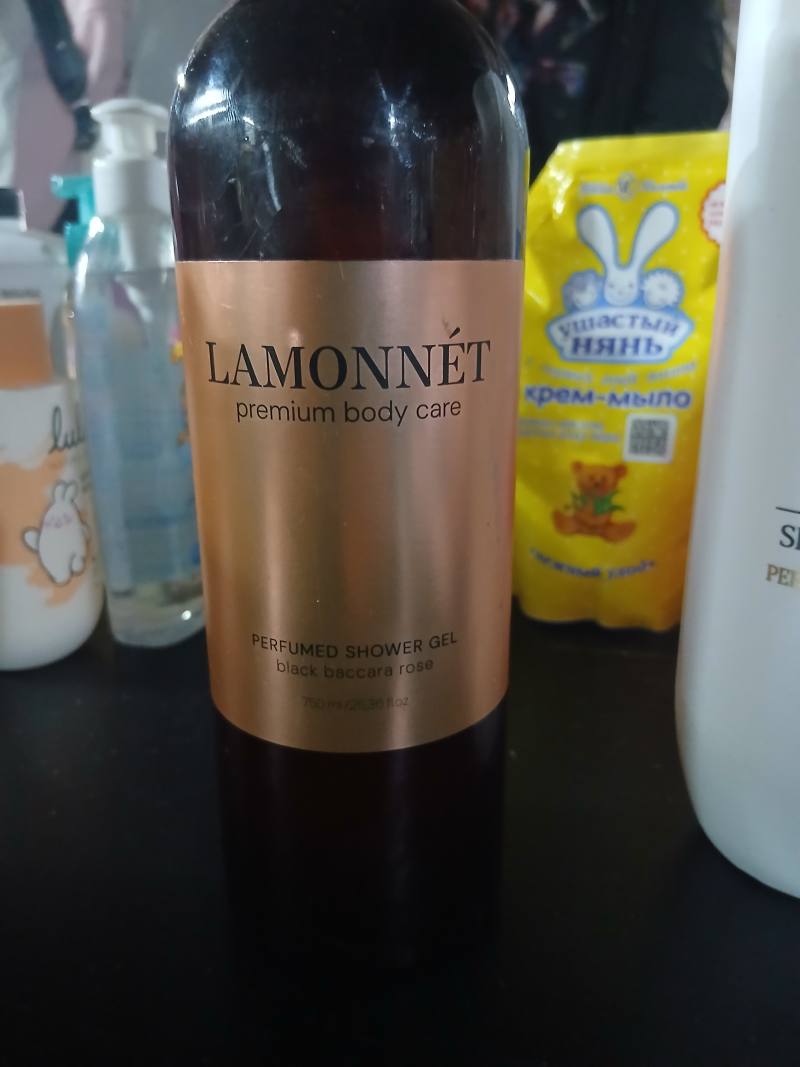 PERFUMED SHOWER GEL black baccara rose