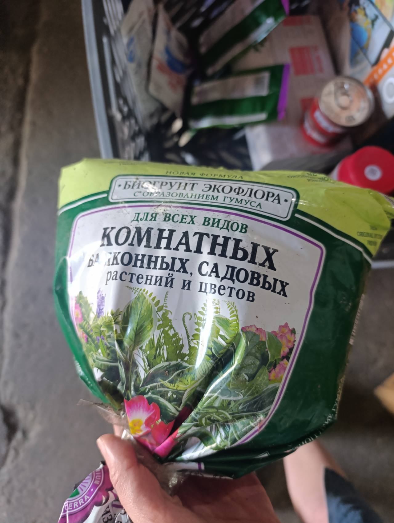 Биогрунт Экофлора для всех видов комнатных, балконных, садовых растений и цветов