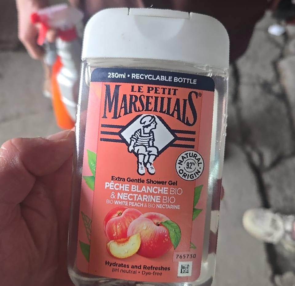 Гель для душа Le Petit Marseillais Extra Gentle Shower Gel Peach & Nectarine