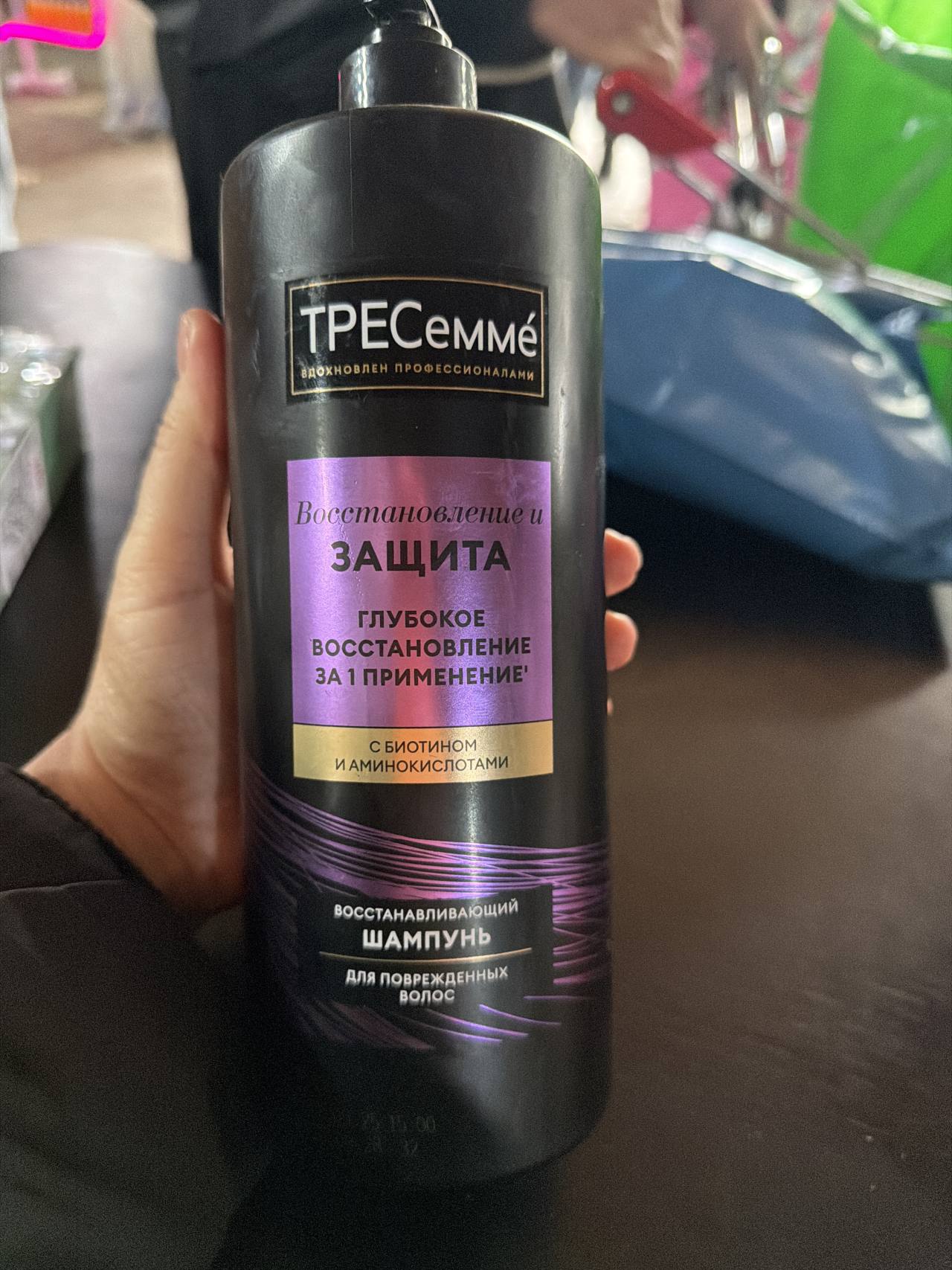 TRESemmé Восстановление и Защита Глубокое восстановление Шампунь для поврежденных волос с биотином и аминокислотами