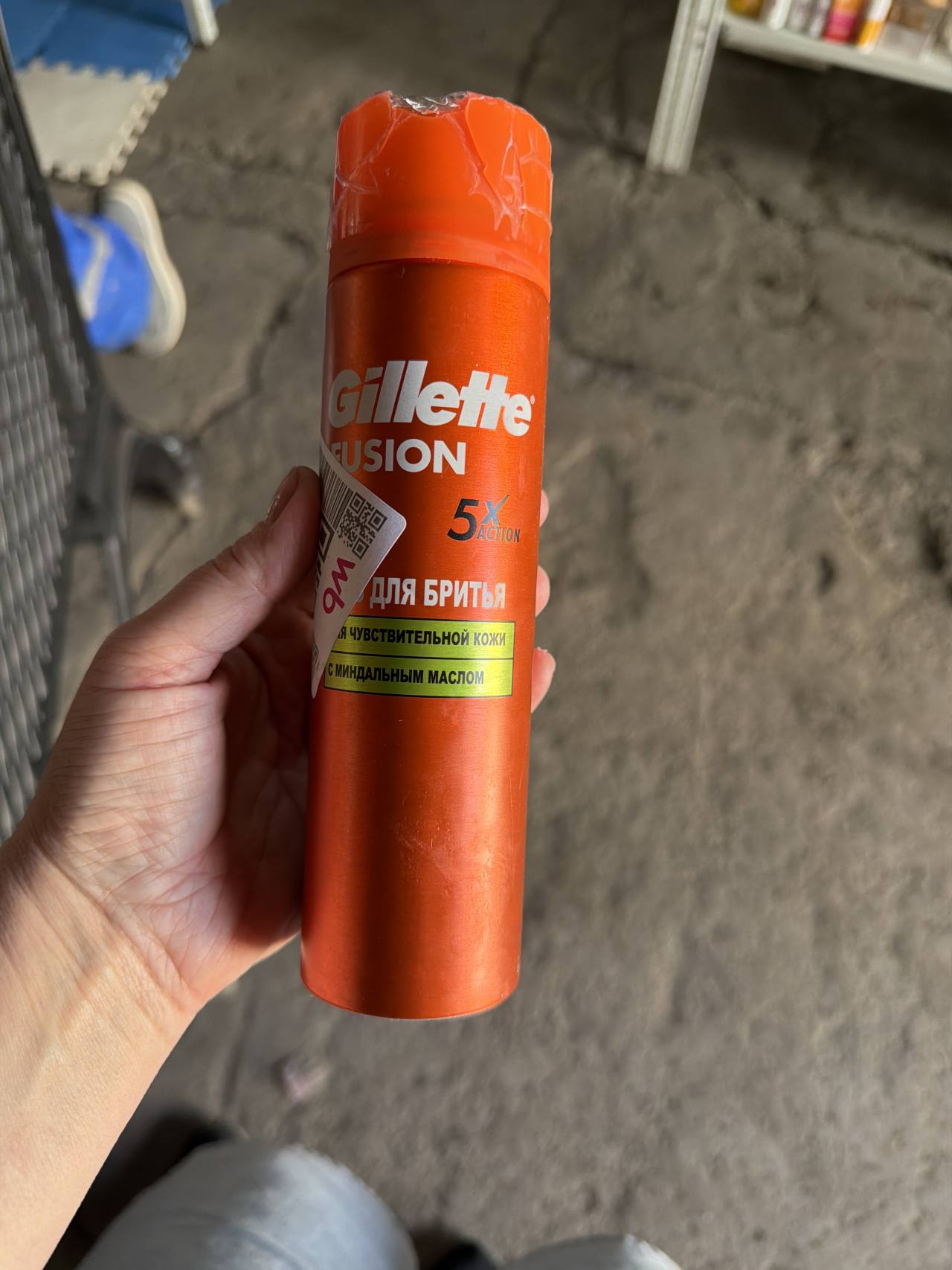 Gillette Fusion 5X Action Гель для бритья для чувствительной кожи с миндальным маслом