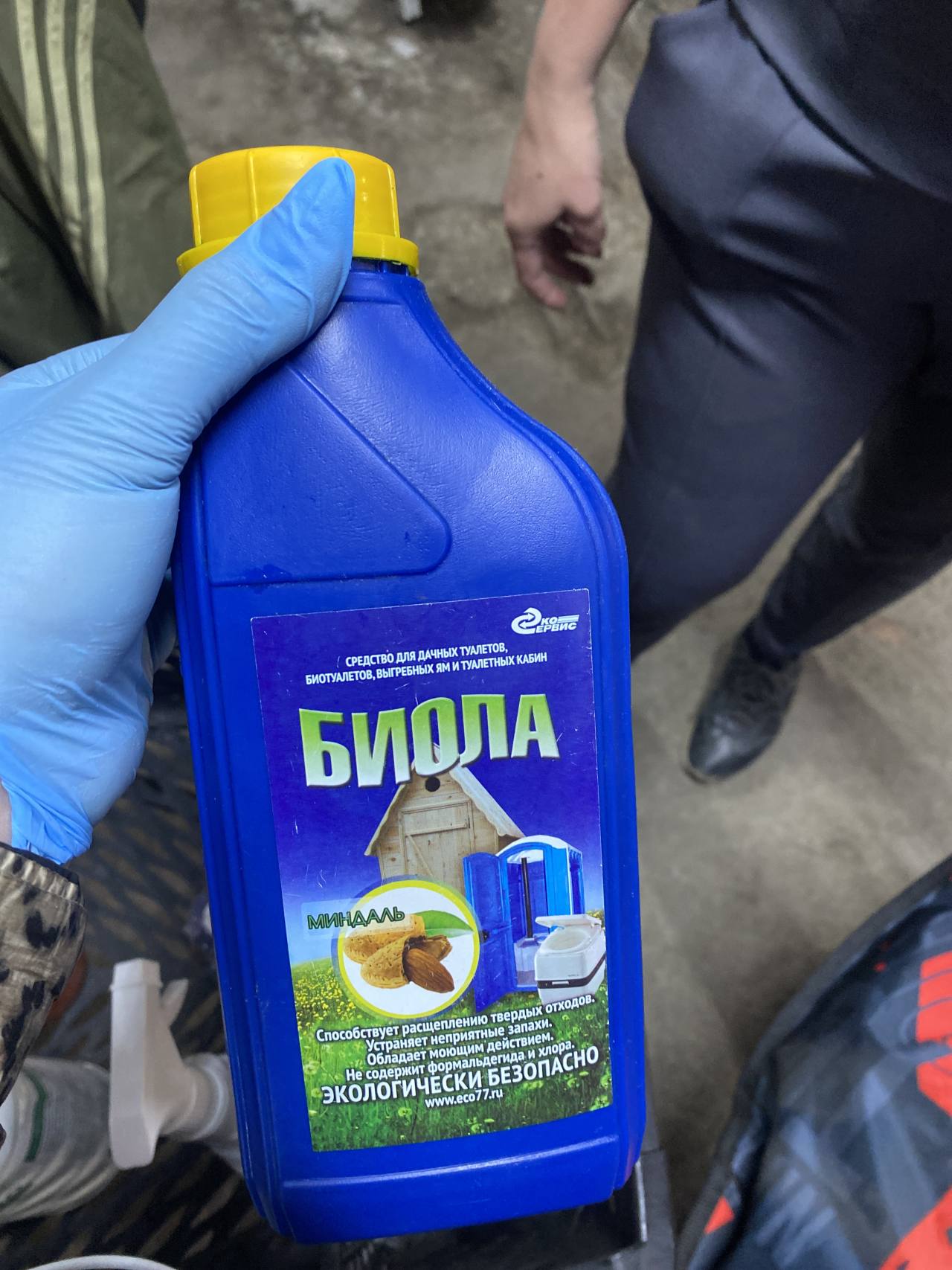 Биола Средство для дачных туалетов, биотуалетов, выгребных ям и туалетных кабин с ароматом миндаля